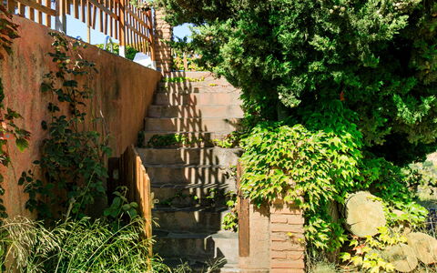 El Cerrillo - Cerro Negro: Grøn, Busk, Have, Trappe, Backyard, Mursten, Skygge, Landscaping, Home Fencing