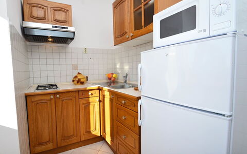 Stancija Negri: Cabinetry, Møbel, Køkken Apparat, Bygning, Countertop, Skuffe, Køkken, Husholdningsapparat, Træ, Større Bandage
