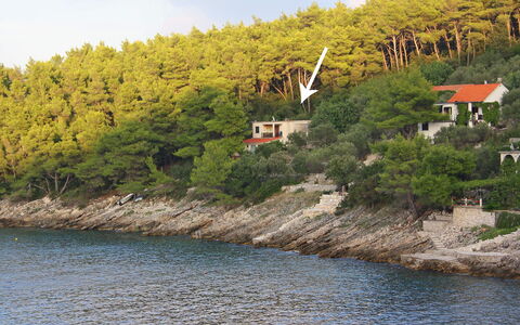 Korčula Prigradica 300: Vand, Himmel, Vandressourcer, Sky, Plante, Naturlige Landskab, Træ, Bygning, Highland, Sø