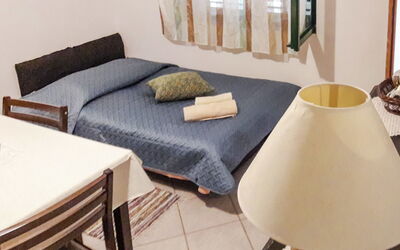 Korčula Prigradica 300: Ejendom, Couch, Træ, Indretning, Komfort, Etage, Studio Couch, Rektangel, Gulvbelægning, Væg