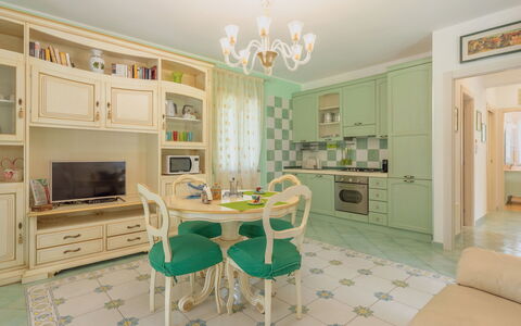 Jancaliva: Møbel, Cabinetry, Countertop, Træ, Stol, Køkken, Hylde, Reoler, Belysning, Indretning