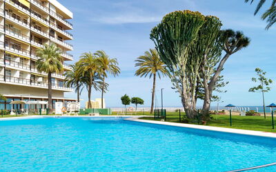 Torremolinos 182: Svømmepøl, Udvej, Ejendom, Bygning, Ferie, Ejendom, Ejerlejlighed, Fritid, Træ, Palme Træ