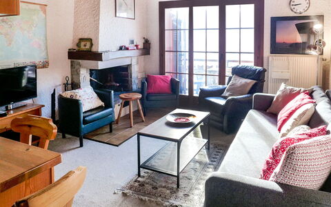 Les Aiguilles D'Argent 10: Billedramme, Bord, Møbel, Couch, Bygning, Belysning, Indretning, Television, Ur, Etage