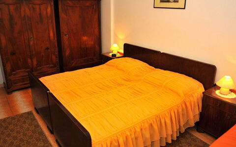 Brač Sutivan 111: Møbel, Ejendom, Bygning, Komfort, Lys, Cabinetry, Træ, Bed Frame, Textile