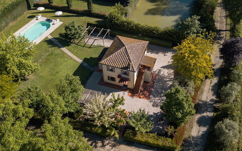 Villa La Fragola: Ejendom, Hus, Luftfotografering, Hjem, Estate, Ejendom, Arkitektur, Bygning, Mansion, Træ