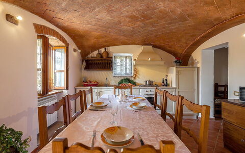 Villa La Fragola: Værelse, Ejendom, Bygning, Indretning, Loft, Spisestue, Møbel, Bord, Hus, Etage